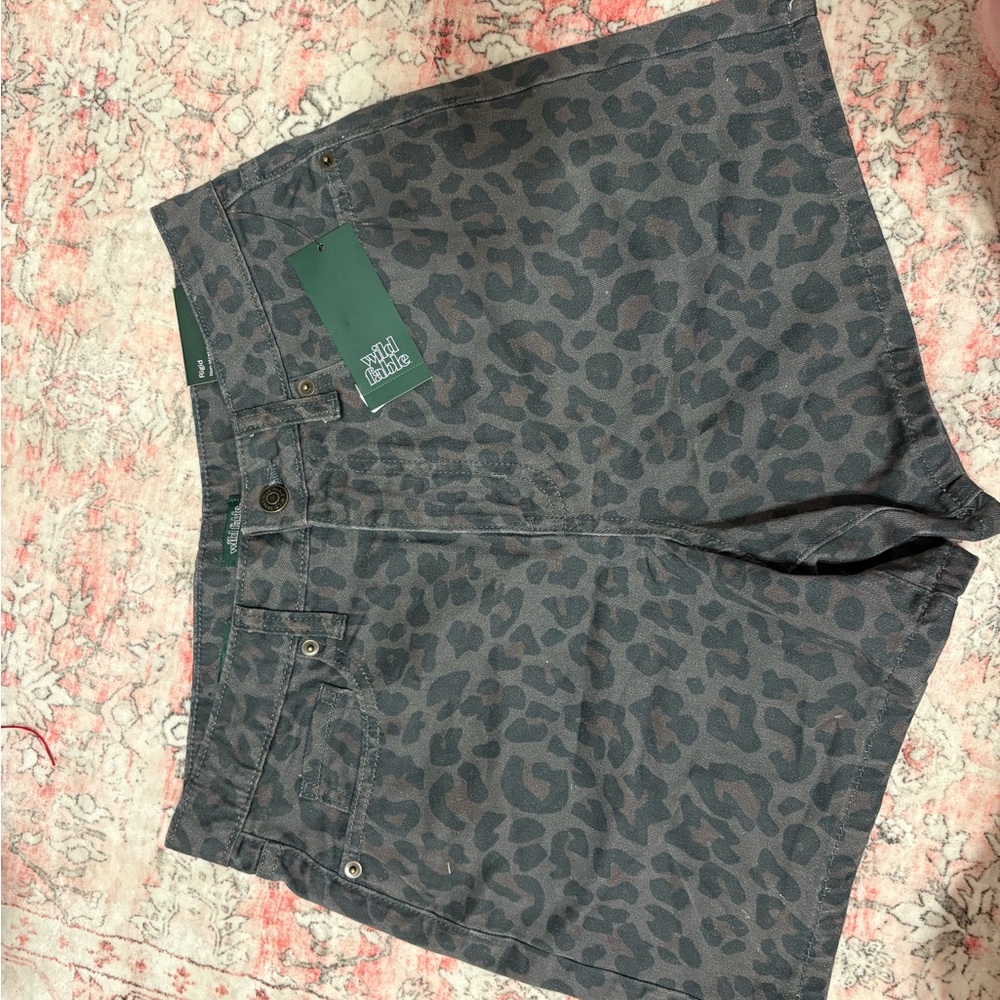 Stylish Gray Leopard Print Women Mini Jorts